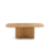 Mesa de jantar Olga de design moderno, com tampo em madeira clara e base arredondada.