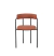 Cadeira Paula em tom terracota com estrutura preta, ideal para ambientes modernos.