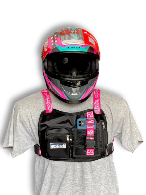 Bag Colete Um2dois Wear | Rosa c/ preto | Suporte de celular - comprar online