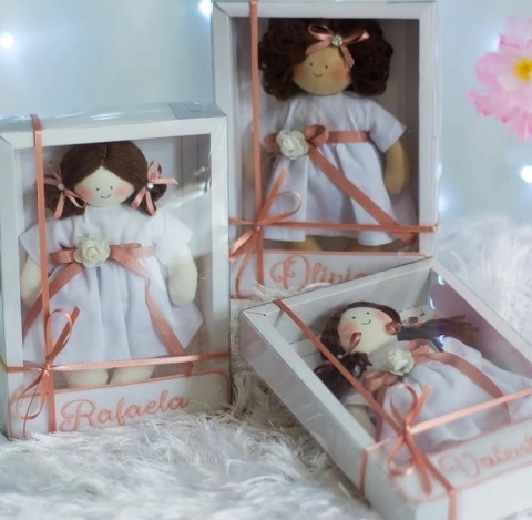 Lembrancinha Boneca com caixa