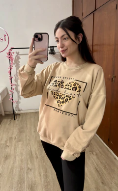 BUZO OVER KIND HEART PRINT - comprar online