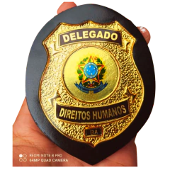 Bolachão distintivo em couro com brasão - Delegado de direitos humanos personalizado com o estado