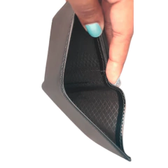 Carteira porta documentos em couro com brasão - Bacharel em criminologia - Loucos Por Carteiras