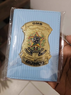 Carteira porta documentos em couro com brasão - OMB Músico