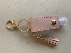 Porta álcool em gel, com chaveiro, tassel e suporte em couro sintético - loja online