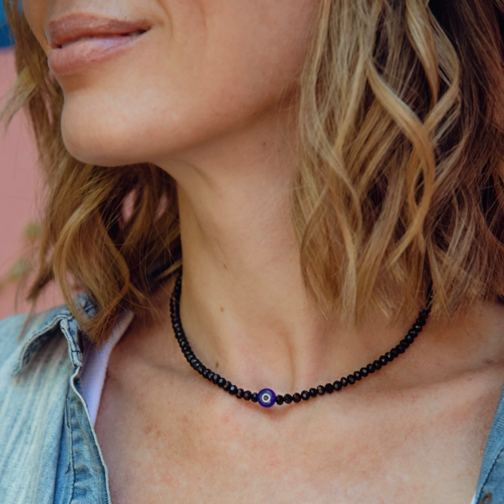 collar margot negro