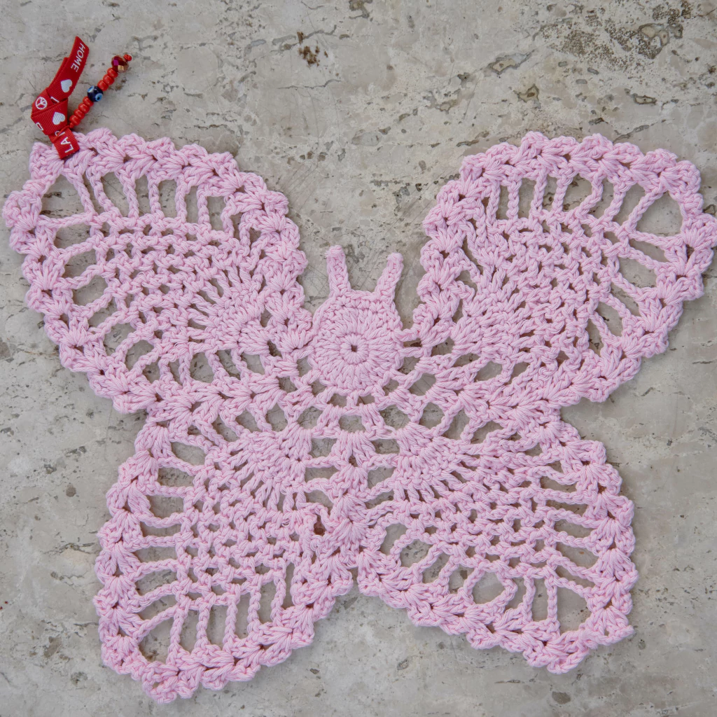 mariposa crochet rosa