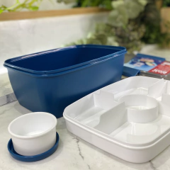 Imagen de VIANDA BOX CUADRADA CON DIV Y SALSERO DIP Y CUCHARA MSURE 2000 ML