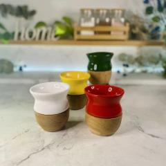 MATE DE CERÁMICA CON BASE DE MADERA