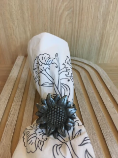 Imagen de SERVILLETERO ARGOLLA DE METAL CON DISEÑO C/U