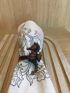 SERVILLETERO ARGOLLA DE METAL CON DISEÑO C/U - tienda online