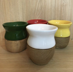 MATE DE CERÁMICA CON BASE DE MADERA - MR & MRS TEACUP