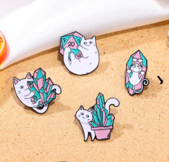 PINS GATO BLANCO 1 UN