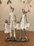 Escultura família 2 meninas branco e prata