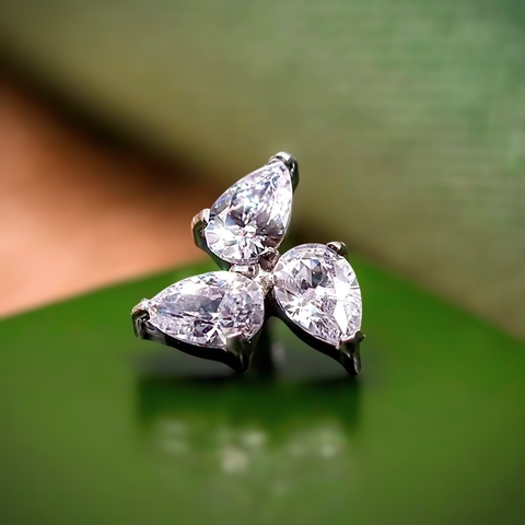 LABRET TITÂNIO TREVO REPENS ZIRCÔNIAS - comprar online