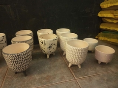 MACETA ALTA CON PATAS 12X15 CERAMICA - tienda online