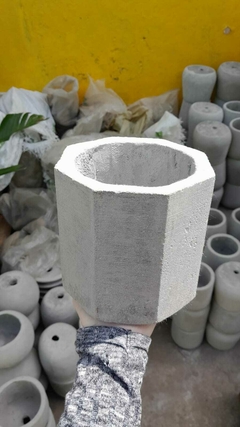 MACETA CILINDRO HEXAGONAL 15CM MINI FIBROCEMENTO - comprar online