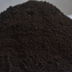 100 % COMPOST HI SOIL