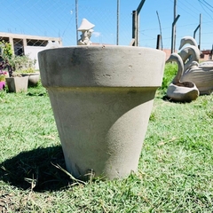 MACETA CONICA 30CM FIBROCEMENTO