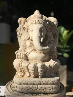 GANESHA CUADRADA CHICA RESINA 43X24X25