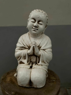 BUDA MONJE GRANDE RESINA 51CM en internet
