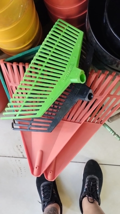 OPTIMO RASTRILLO GRANDE plastico