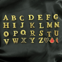 LETRAS DE METAL DOURADA