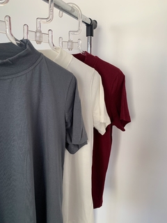 Camiseta Básica Gola Francesa