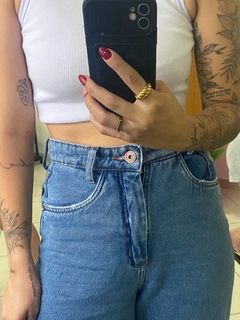 Calça Pantacourt Jeans - Lavagem escura - comprar online