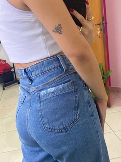 Calça Pantacourt Jeans - Lavagem escura na internet