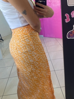 Saia Midi Laranja Floral na internet