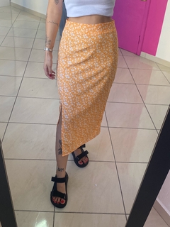 Saia Midi Laranja Floral - comprar online