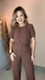 Conjunto de Blusa Recorte e Calça na internet