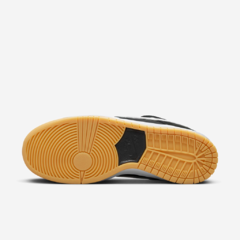 Nike SB Dunk Low Pro Black Gum na internet