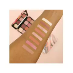 Forever Flawless Dynamic Allure - Paleta de Sombras - 8g | REVOLUTION na internet
