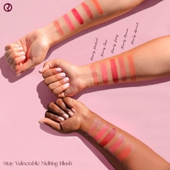 Stay Vulnerable Melting Blush - Blush Cremoso - Cor Nearly Mauve | RARE BEAUTY