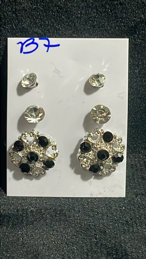 Brinco foleado, pedra strass 19