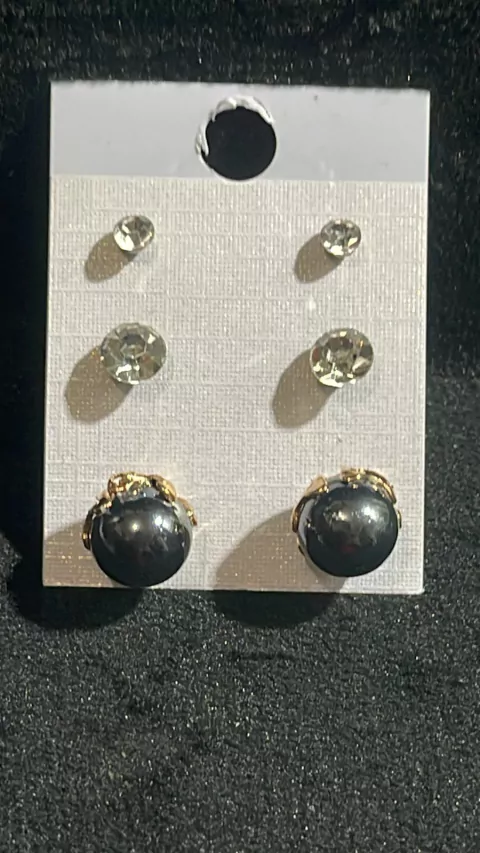 Brinco foleado, pedra strass 22