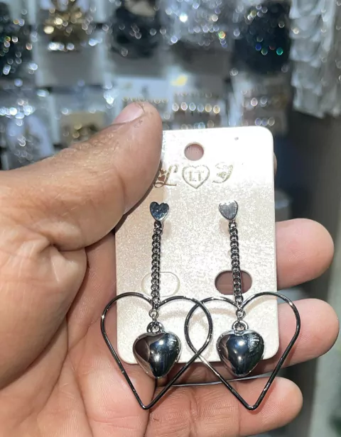 BRINCO CORAÇÕES LISOS E VAZADOS