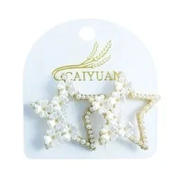 BRINCO MODELO PONTEIRA DE ESTRELA TRABALHADA COM PÉROLAS E FLORES - DOURADO DOURADO