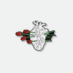 Pin corazón rosas