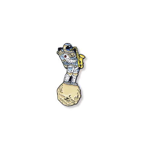 Pin astronauta con trompeta