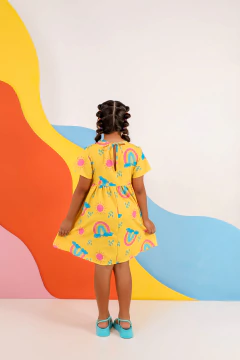 Vestido princesinha arco-iris amarelo