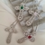 Colar longo crucifixo luxo