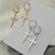 Brinco argolinha Crucifixo