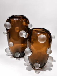 Vasos em vidro com esferas