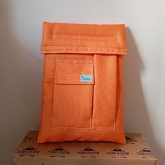 Funda acolchada naranja + Plancha de stickers de María Luque - comprar online