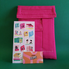 Funda acolchada fucsia + Plancha de stickers de María Luque
