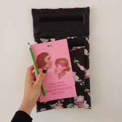 Funda acolchada rosas + Plancha de stickers de María Luque - comprar online