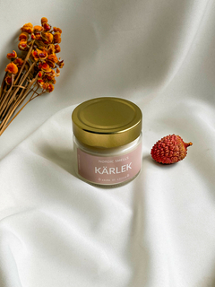 Vela Aromática Kärlek 145g (Aroma de Lichia) na internet